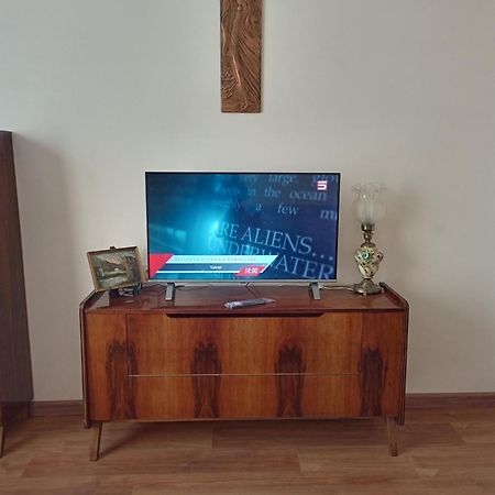 Spacious One Bedroom Apartment In The City Centre Erevan Esterno foto