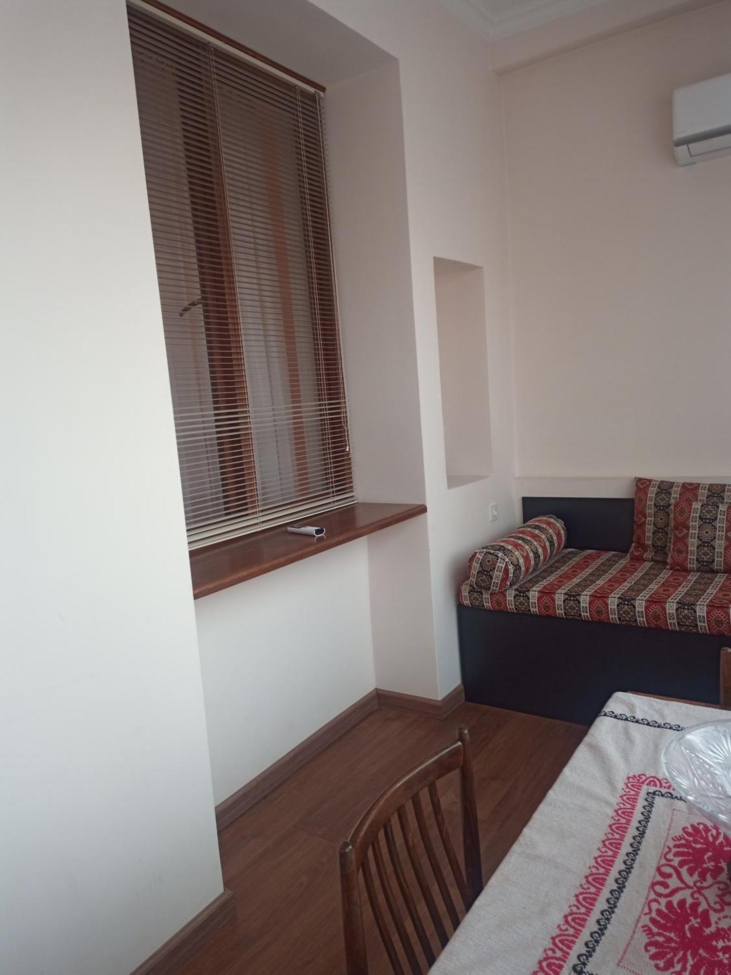 Spacious One Bedroom Apartment In The City Centre Erevan Esterno foto
